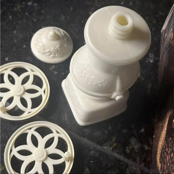 Vintage 70s Avon Country Store Coffee Mill Empty Cologne Milk Glass Decor Cabin - Picture 4 of 6